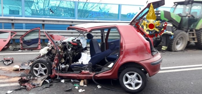 TREVISO: SCONTRO TRA AUTO E TRATTORE IN TANGENZIALE, UN FERITO GRAVE